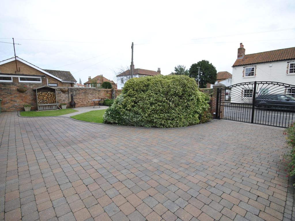 4 bed detached house for sale in Main Street, Mattersey, Doncaster DN10, £425,000