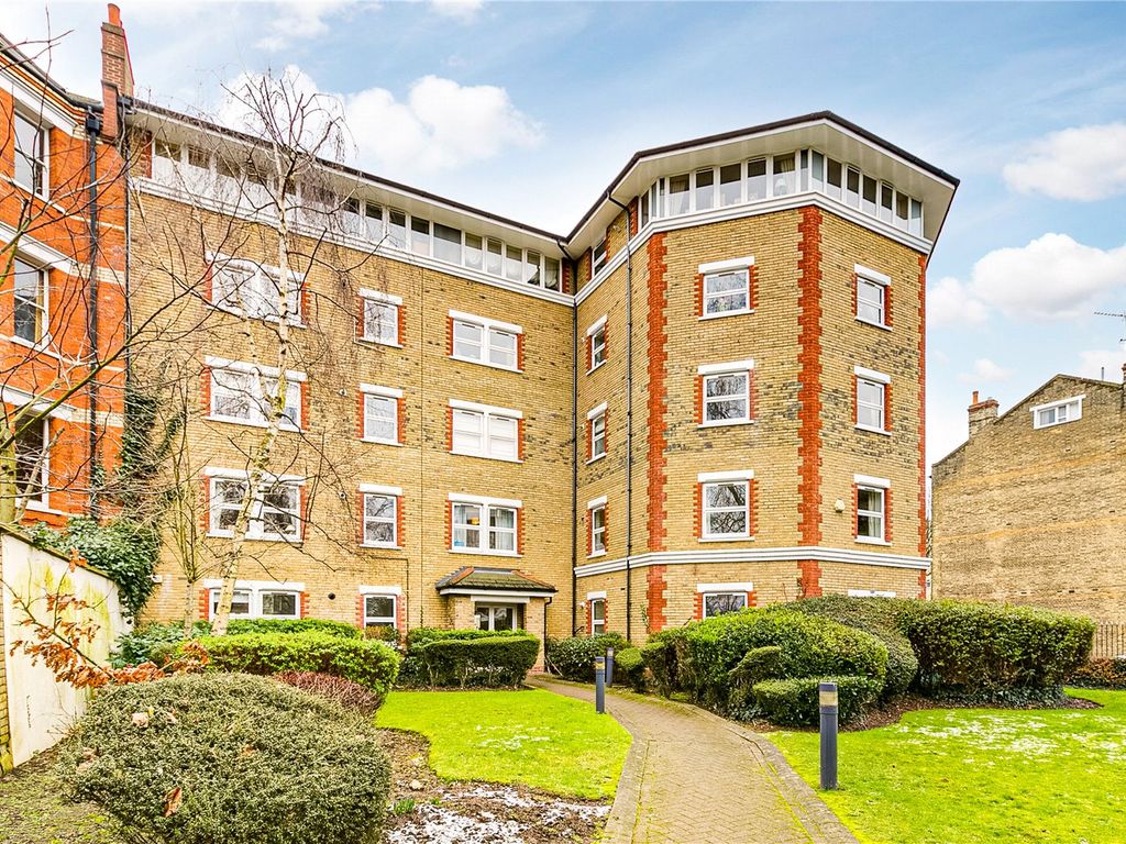 2 bed flat to rent in Nightingale Lane, London SW4, £2,800 pcm