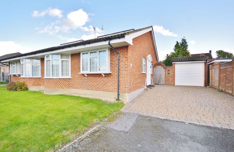 3 bed bungalow for sale in Bell Close, Princes Risborough HP27, £495,000