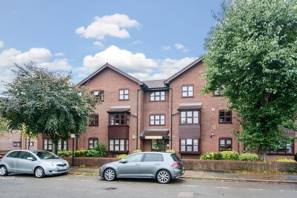 2 bed flat for sale in Stanmore, Stanmore HA7, £475,000