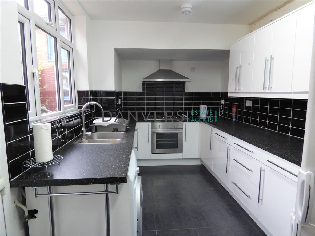 5 bed end terrace house to rent in Clarendon Street, Leicester LE2, £1,842 pcm