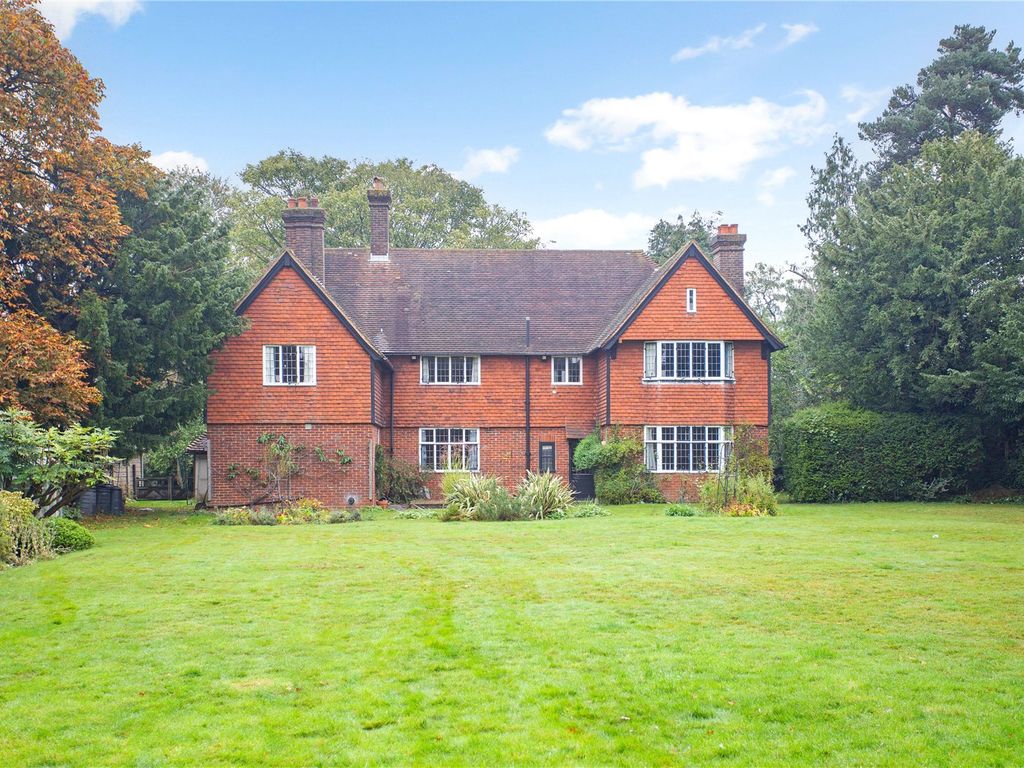 6 bed detached house for sale in Coulsdon Road, Old Coulsdon, Coulsdon CR5, £1,495,000