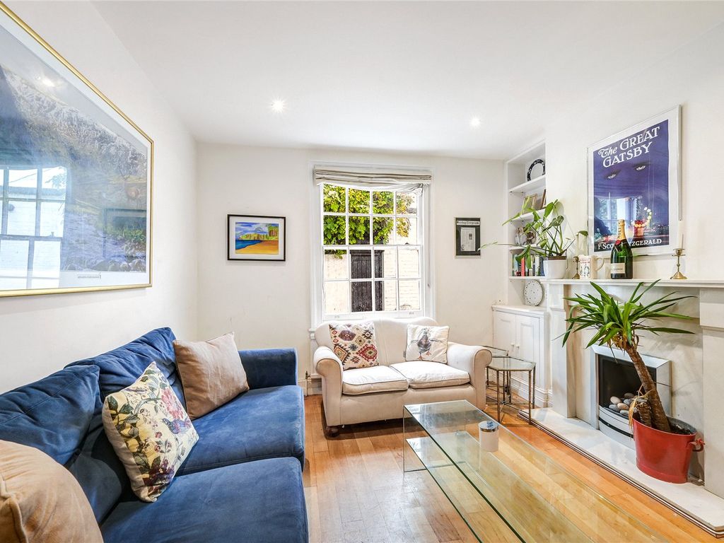 2 bed terraced house for sale in Upper Cheyne Row, London SW3, £1,550,000