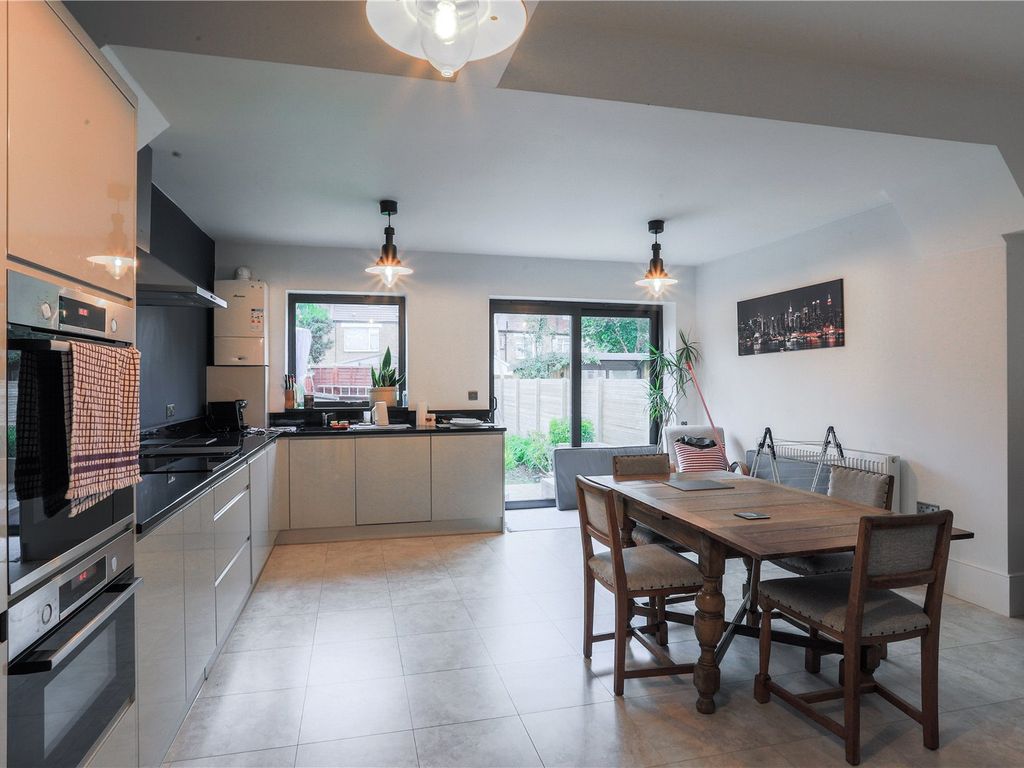 3 bed terraced house for sale in Ollerton Road, London N11, £675,000