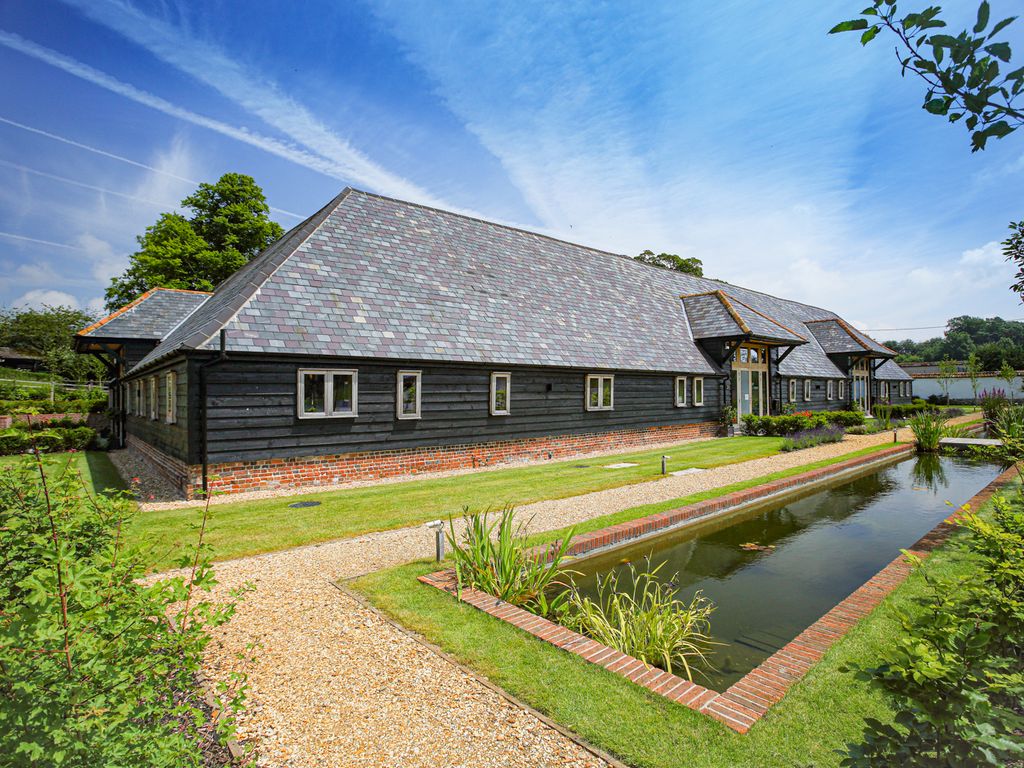 Office to let in 3 Warren Farm Barns, Winchester SO21, £37,500 pa
