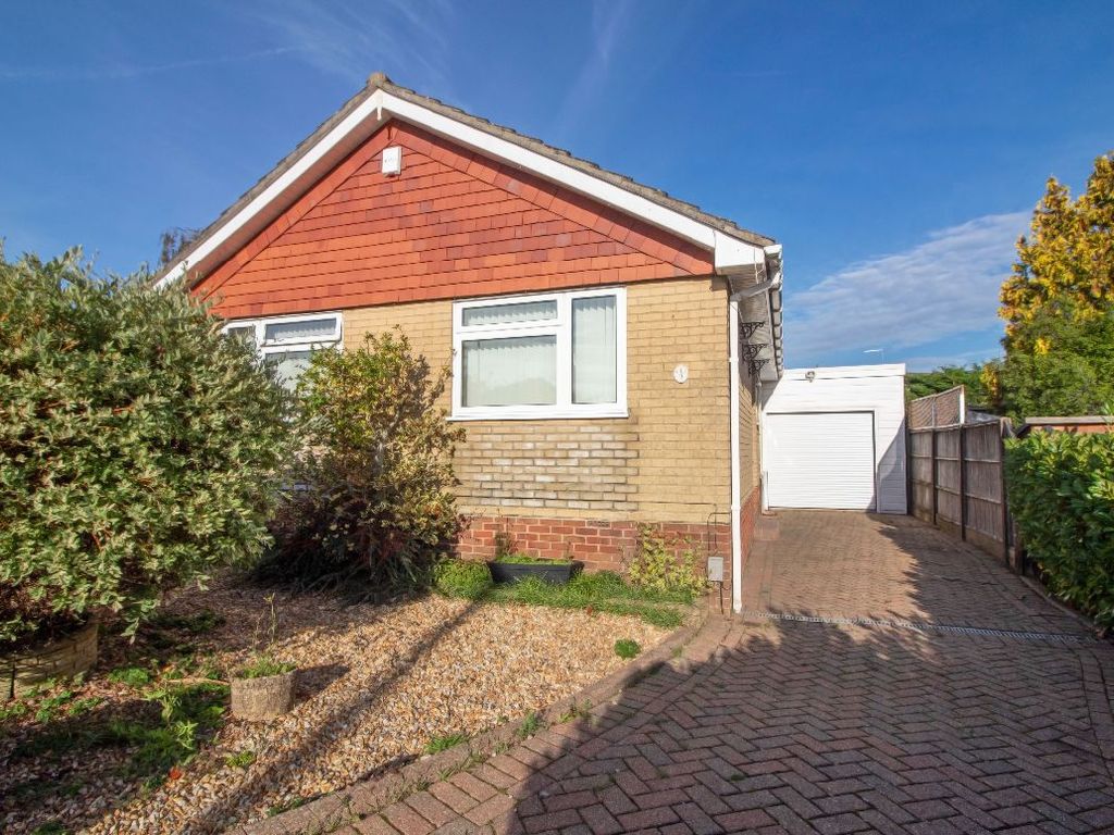 3 bed bungalow for sale in Almond Close, Horndean PO8, £420,000