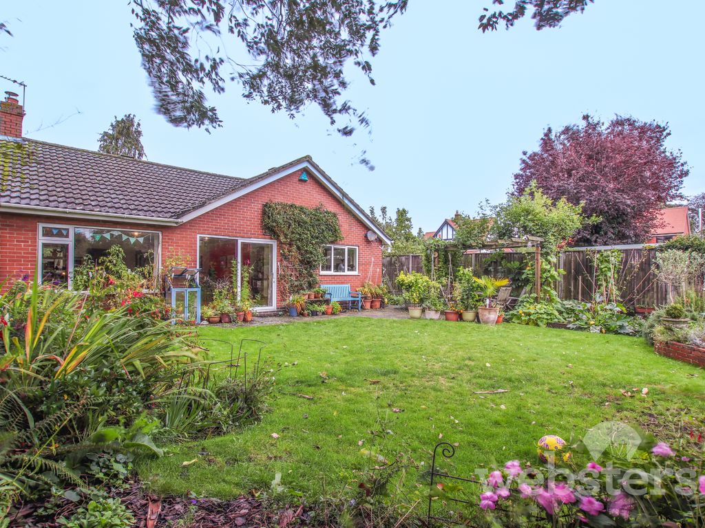 4 bed detached bungalow for sale in Upton Road, Norwich NR4, £550,000