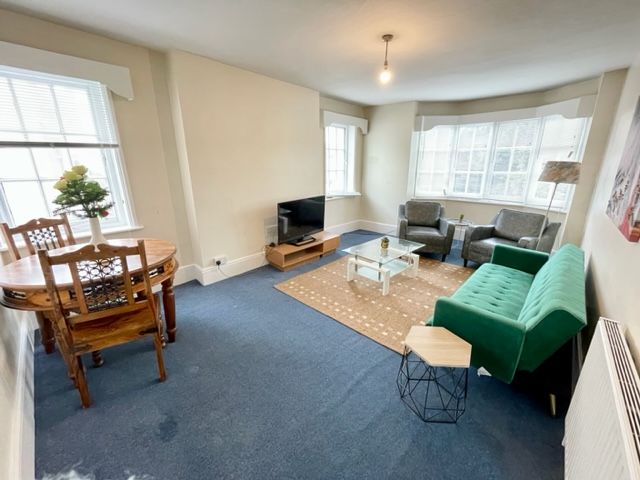 2 bed flat to rent in Gloucester Place, Brighton BN1, £2,000 pcm
