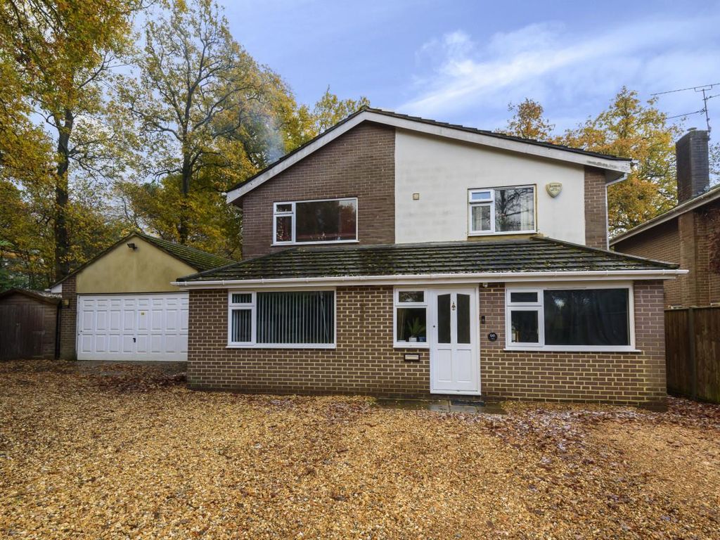 5 bed detached house for sale in Inglewood Avenue, Camberley GU15, £685,000