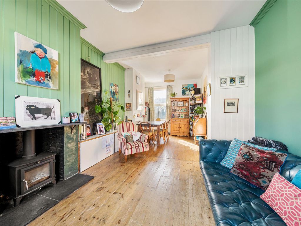 3 bed property for sale in Odessa Road, London E7, £650,000