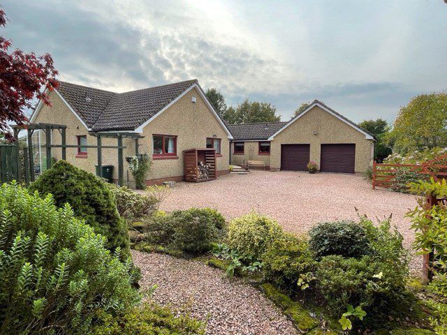 4 bed detached bungalow for sale in Wester Balgedie, Kinross KY13, £420,000