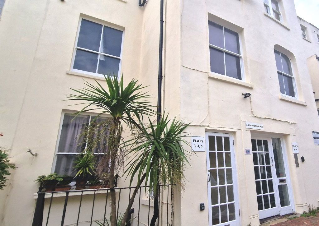 2 bed flat to rent in Sillwood Place, Brighton BN1, £1,300 pcm