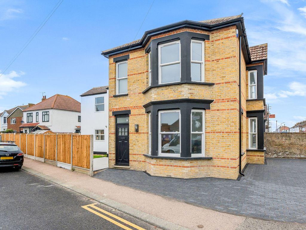 4 bed detached house for sale in Church Road, Shoeburyness SS3, £625,000