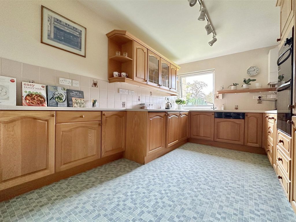 3 bed flat for sale in Sydney Road, Bath BA2, £550,000