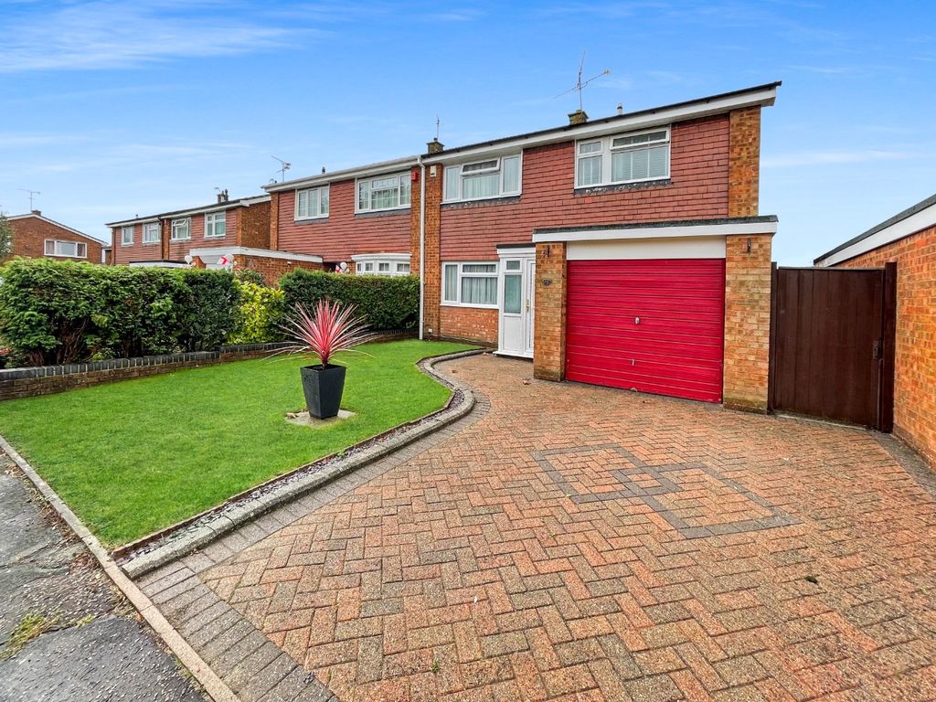 3 bed semi-detached house for sale in Redgrave Gardens, Luton, Bedfordshire LU3, £360,000