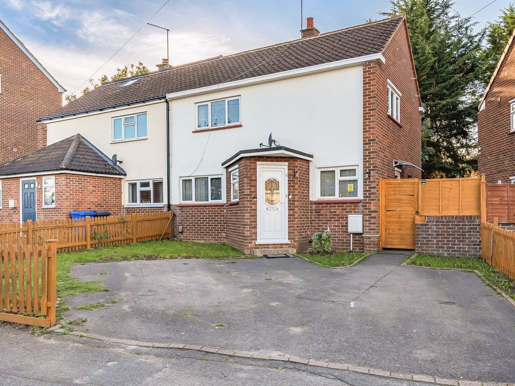 3 bed semi-detached house for sale in Gloucester Road, Maidenhead SL6, £465,000