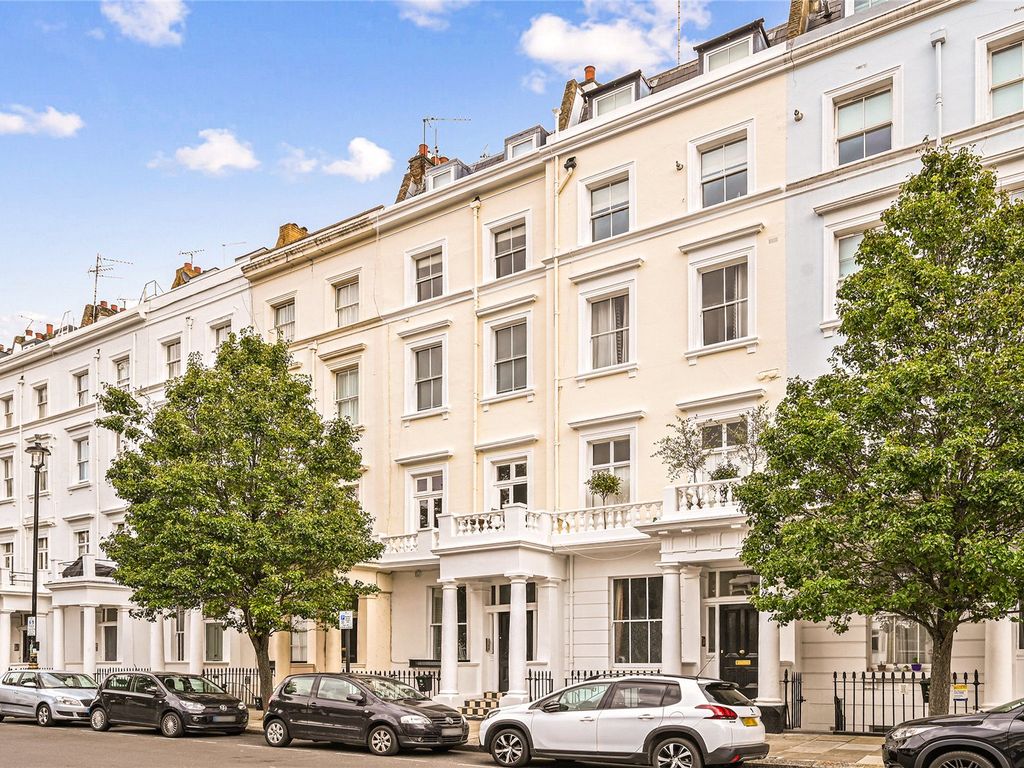 1 bed flat for sale in Claverton Street, Pimlico SW1V, £650,000