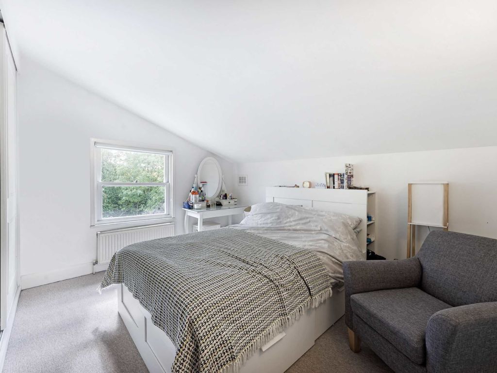 1 bed flat for sale in Fernlea Road, London SW12, £425,000