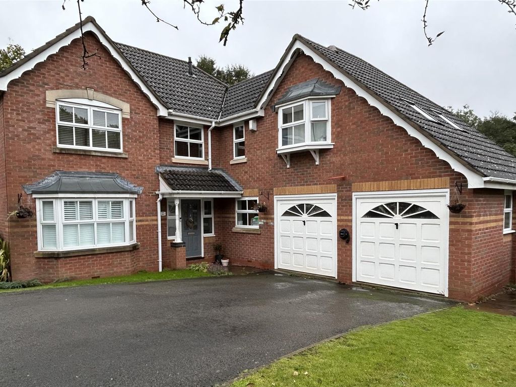 4 bed detached house for sale in Rowan Way, Hartshill, Nuneaton CV10, £495,000