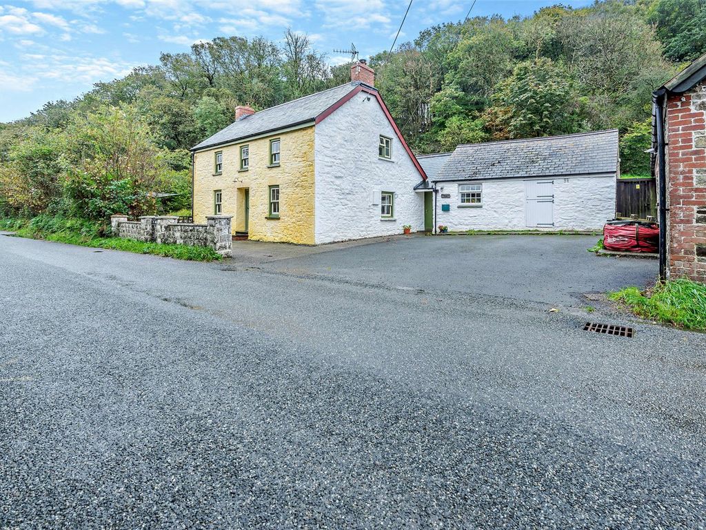 4 bed detached house for sale in Clarbeston Road, Pembrokeshire SA63, £450,000