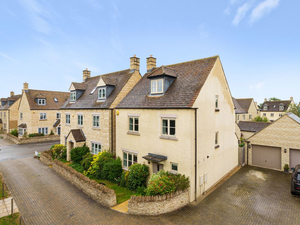 4 bed detached house for sale in Scott Thomlinson Road, Fairford, Gloucestershire GL7, £520,000
