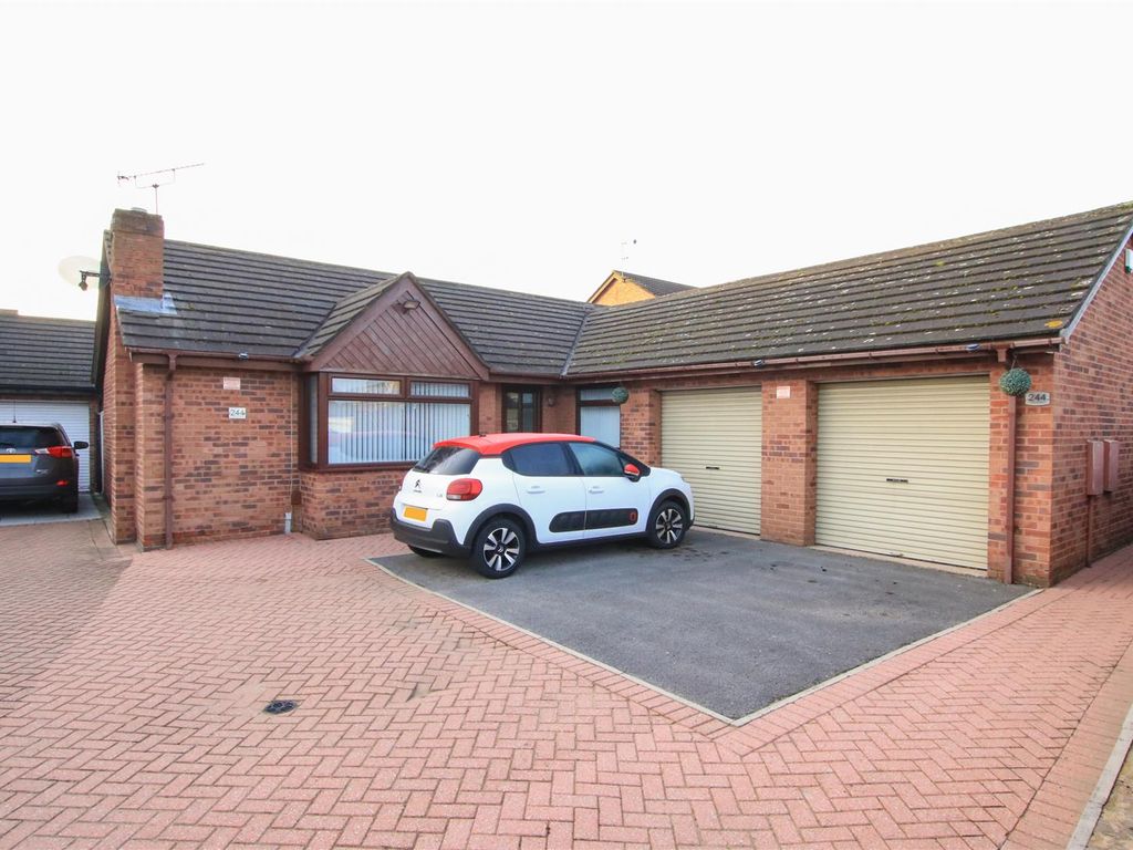 3 bed detached bungalow for sale in Goodison Boulevard, Cantley, Doncaster DN4, £335,000