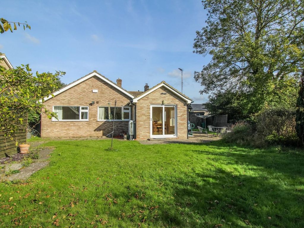 3 bed bungalow for sale in High Street, Hauxton, Cambridge CB22, £650,000