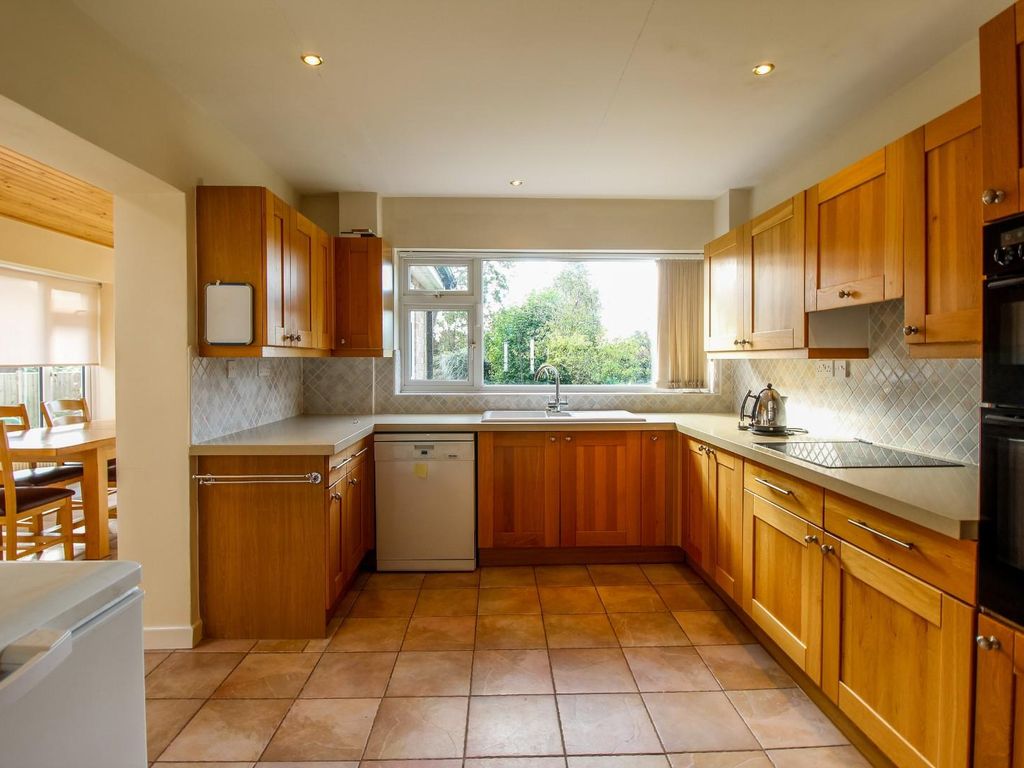 3 bed bungalow for sale in High Street, Hauxton, Cambridge CB22, £650,000