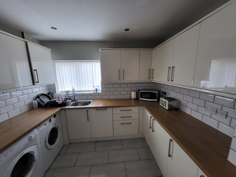 6 bed shared accommodation to rent in Buxton Avenue, Crewe CW1, £650 pcm