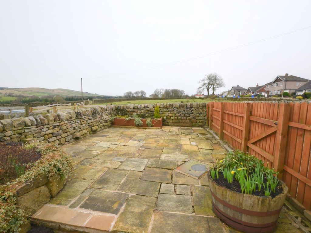 3 bed cottage to rent in Brownhill Row, Colne BB8, £1,350 pcm