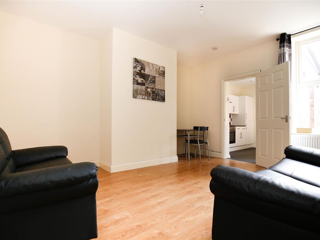 2 bed flat to rent in Biddlestone Road, Heaton NE6, £950 pcm