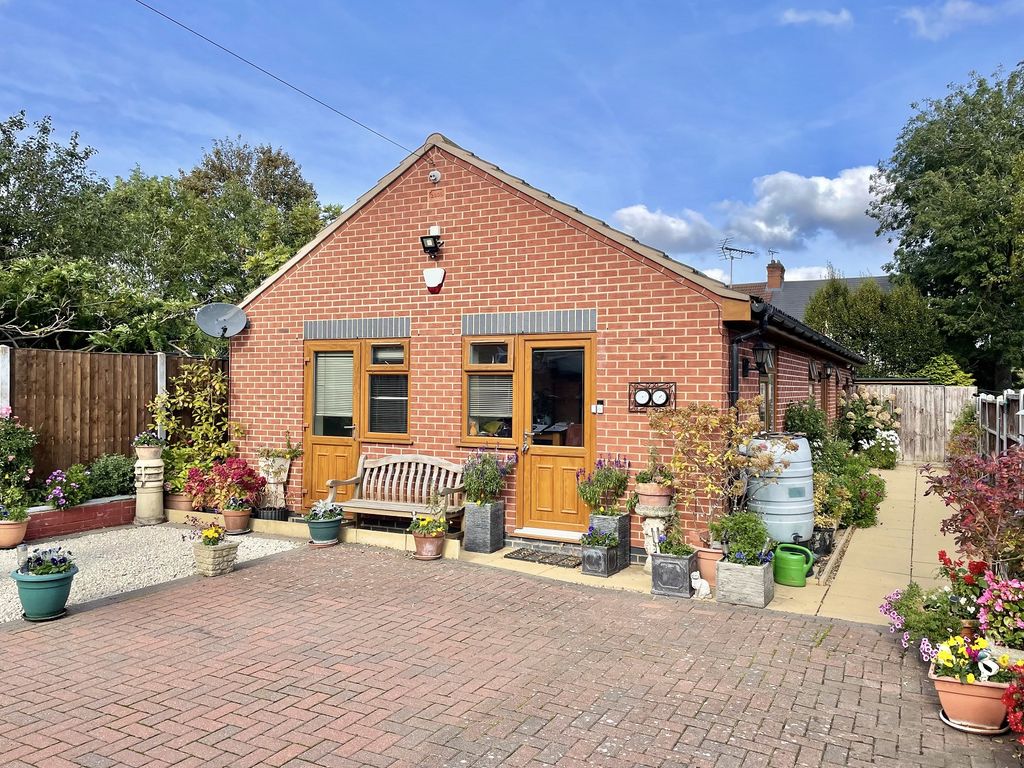 3 bed detached bungalow for sale in Marlow Road, Leicester, Leicestershire. LE3, £365,000