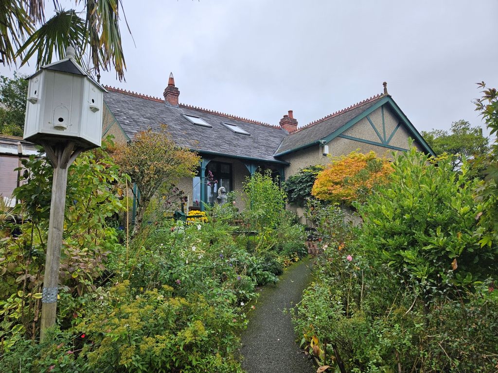 4 bed detached bungalow for sale in Edgecumbe Road, Lostwithiel PL22, £475,000