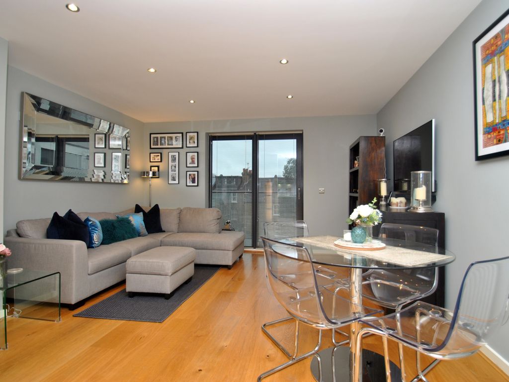 1 bed flat for sale in Drayton Park, London N5, £440,000
