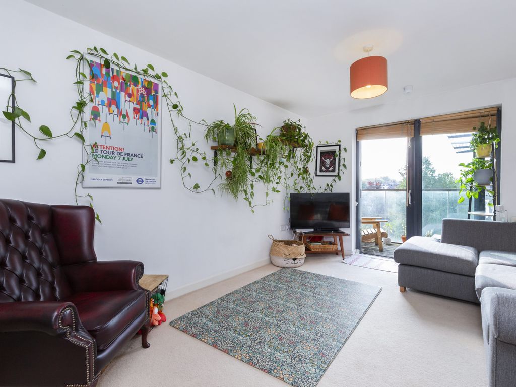 2 bed flat for sale in Drayton Park, London N5, £177,000