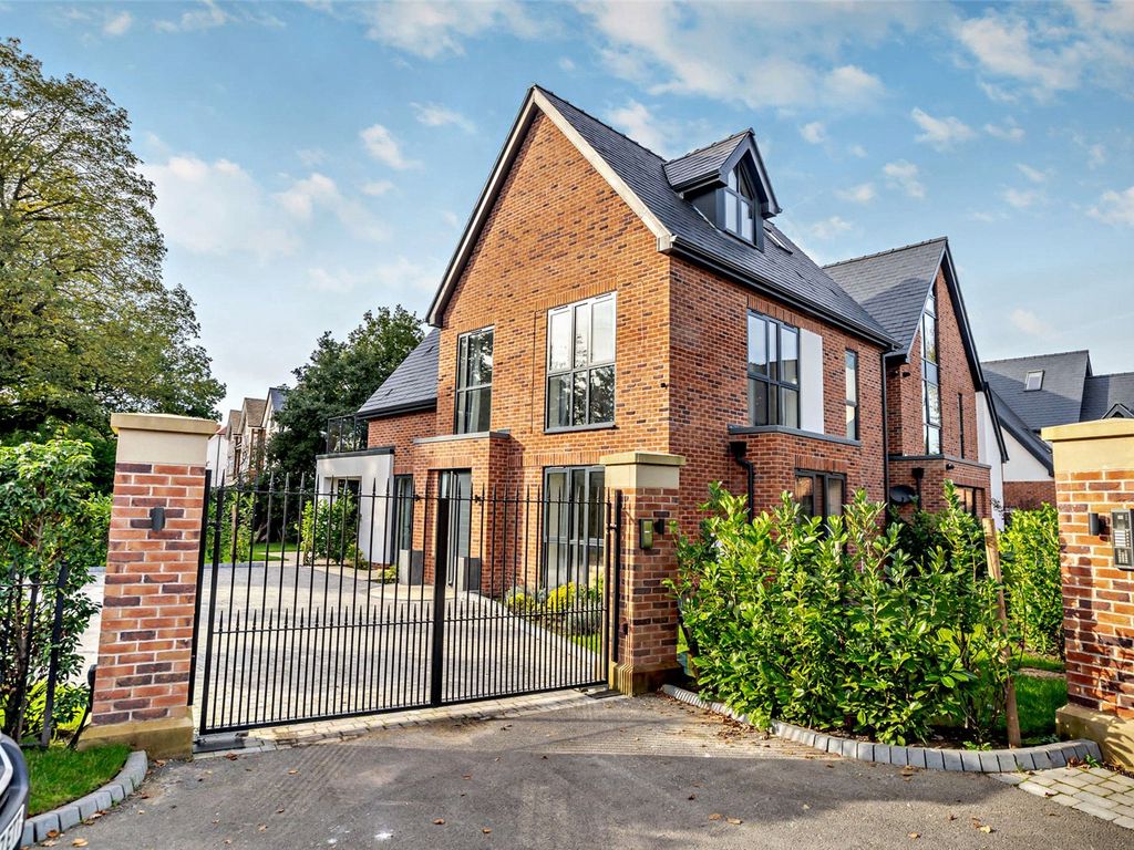 4 bed detached house to rent in Rosegarth Place, Wilmslow, Cheshire SK9, £12,000 pcm
