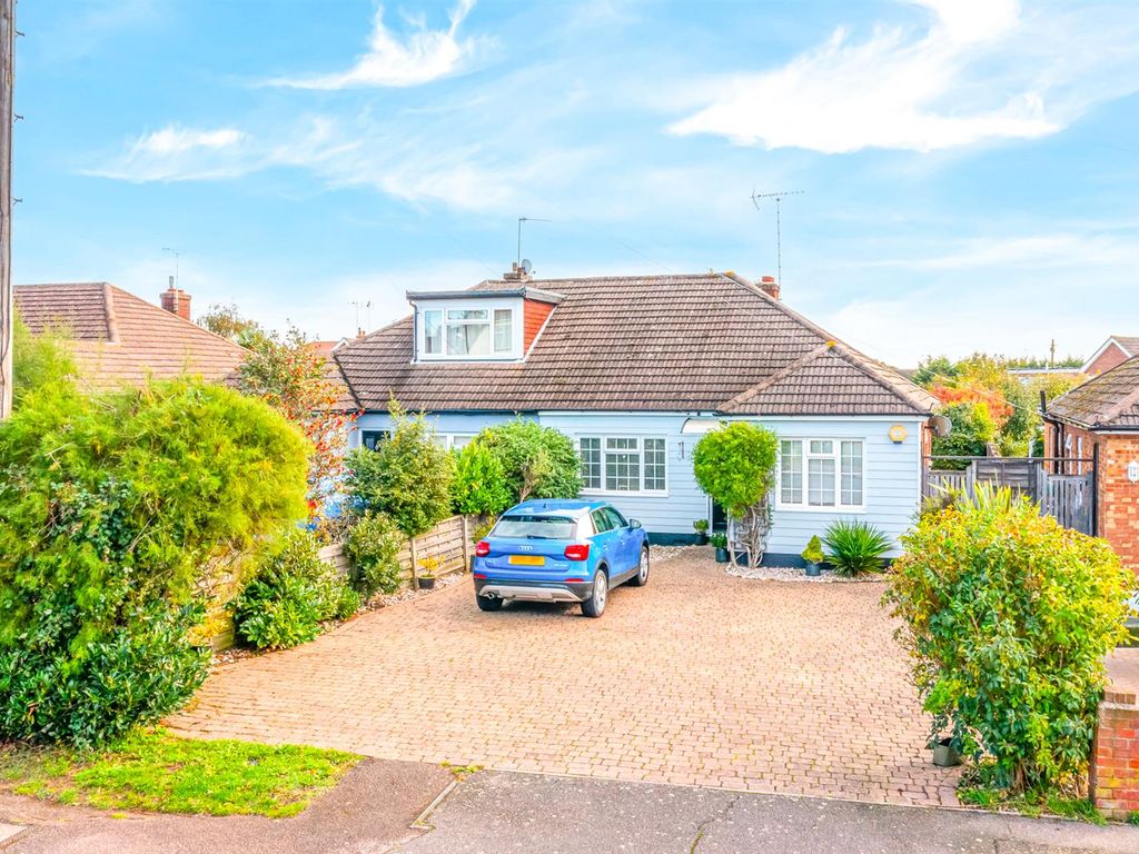 3 bed semi-detached bungalow for sale in Hill Lane, Hockley SS5, £425,000