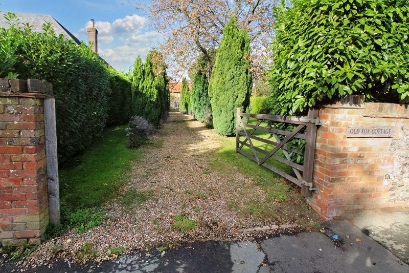 4 bed detached house for sale in Heath End Road, Great Kingshill, High Wycombe HP15, £950,000