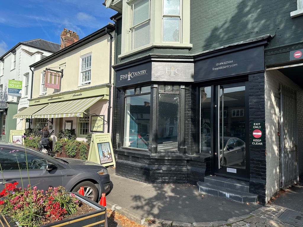 Retail premises to let in 43 London End, Beaconsfield, Buckinghamshire HP9, Non quoting