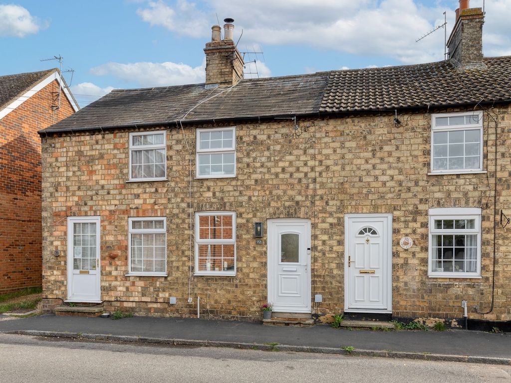 2 bed terraced house for sale in High Street, Henlow SG16, £350,000