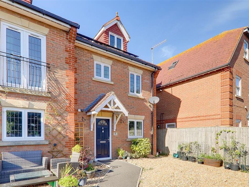 3 bed end terrace house for sale in Wraysbury Gardens, Lancing BN15, £399,995
