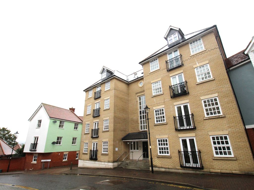 2 bed flat to rent in St. Marys Fields, Colchester CO3, £1,200 pcm