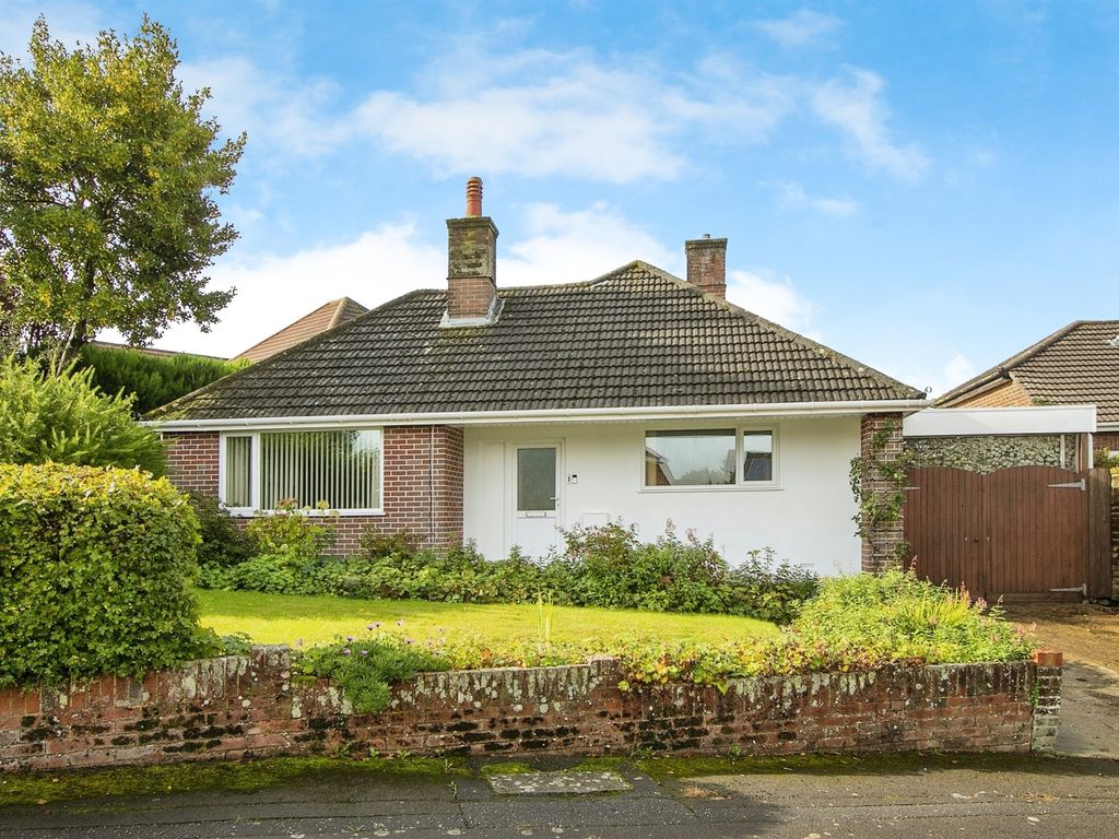 3 bed detached bungalow for sale in Headswell Gardens, Bournemouth BH10, £450,000