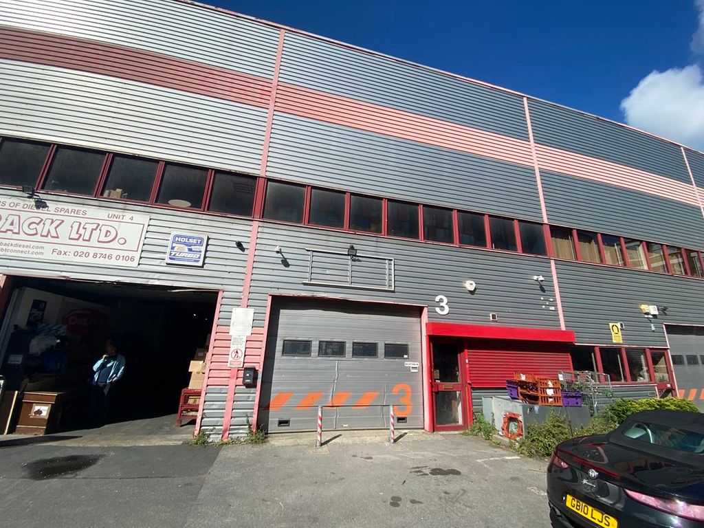 Industrial to let in Unit 3, Acton Vale Industrial Park, 10 Cowley Road, London, Acton W3, £67,500 pa