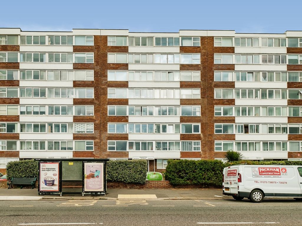 2 bed flat for sale in Kingsway, Hove BN3, £375,000