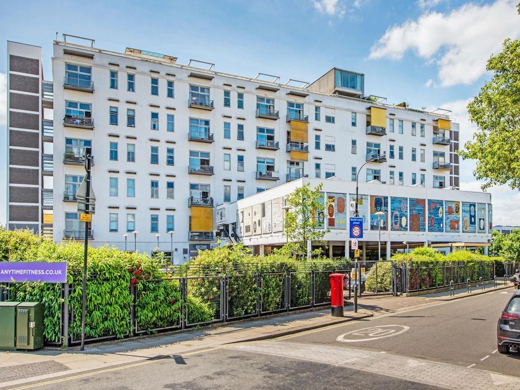 2 bed flat for sale in The Piper Building, Fulham SW6, £1,250,000