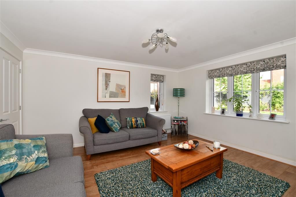 4 bed detached house for sale in Hayton Crescent, Tadworth, Surrey KT20, £675,000