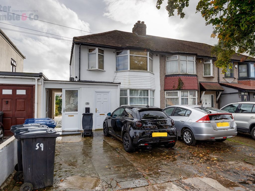 4 bed property for sale in Bilton Road, Perivale, Greenford UB6, £615,000