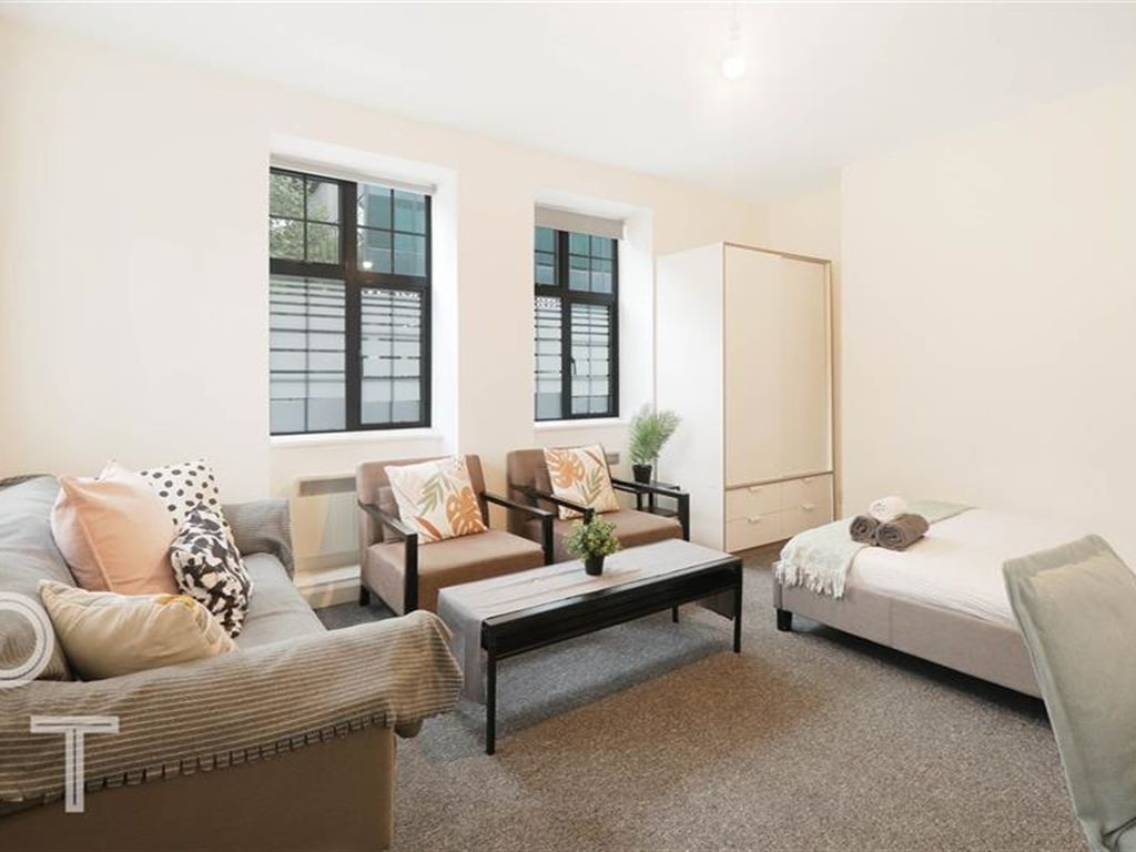 3 bed flat for sale in Grafton Place, London NW1, £675,000