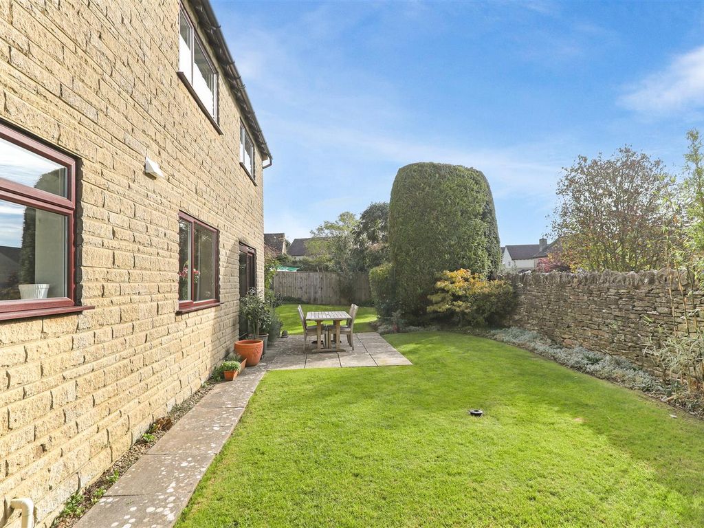 4 bed detached house for sale in Greys Close, Bussage, Stroud GL6, £550,000